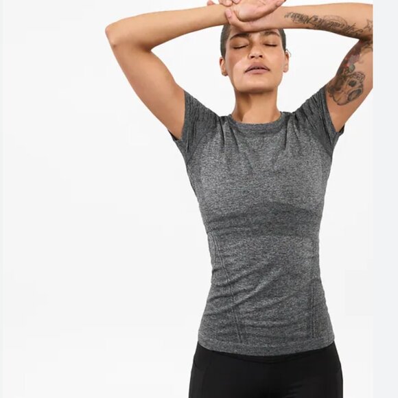 Athleta Women’s Momentum Seamless Short Sleeve Tee Size Large in Grey - Picture 1 of 5